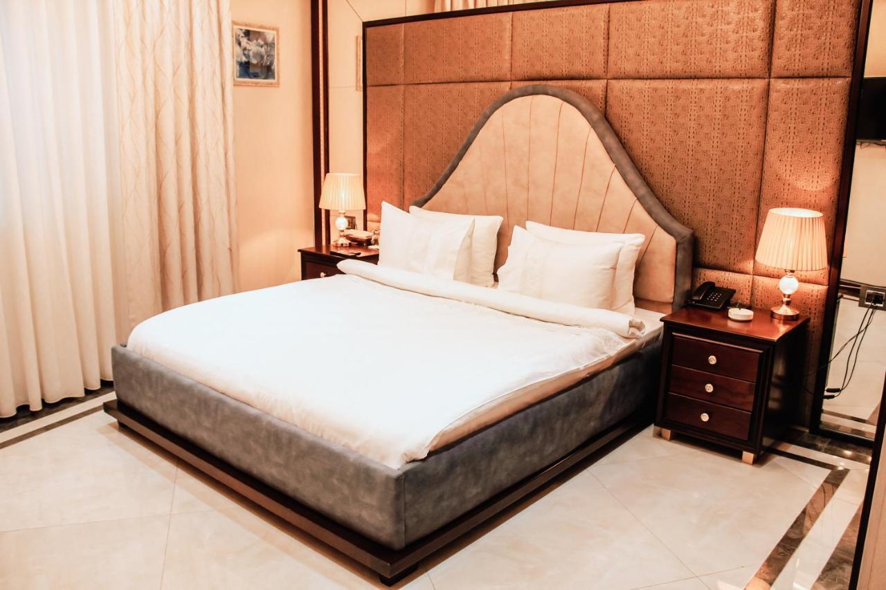 Iron Hotel Hokmeli Ngoại thất bức ảnh