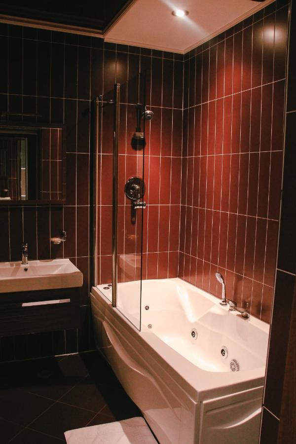Iron Hotel Hokmeli Ngoại thất bức ảnh