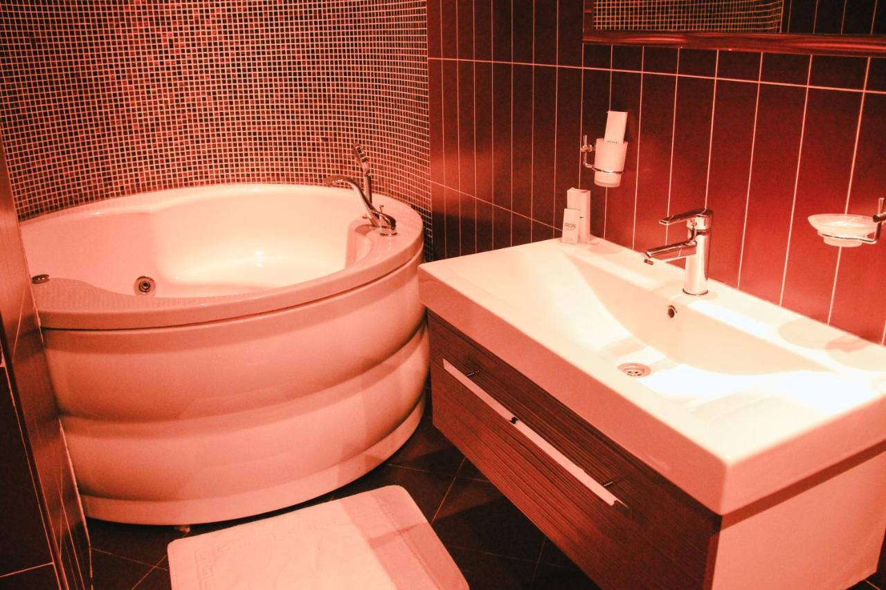 Iron Hotel Hokmeli Ngoại thất bức ảnh