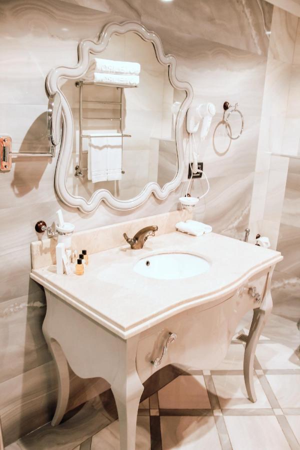 Iron Hotel Hokmeli Ngoại thất bức ảnh