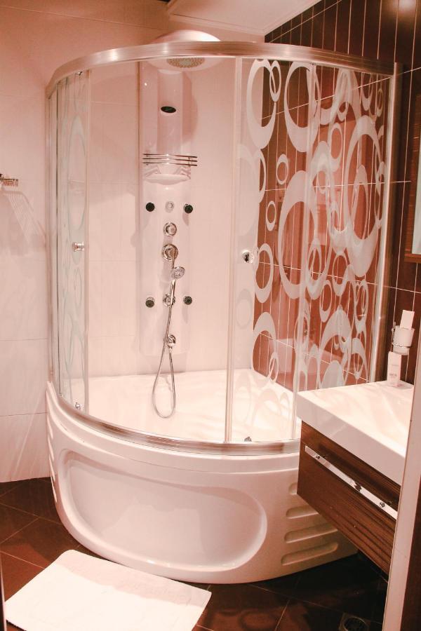 Iron Hotel Hokmeli Ngoại thất bức ảnh