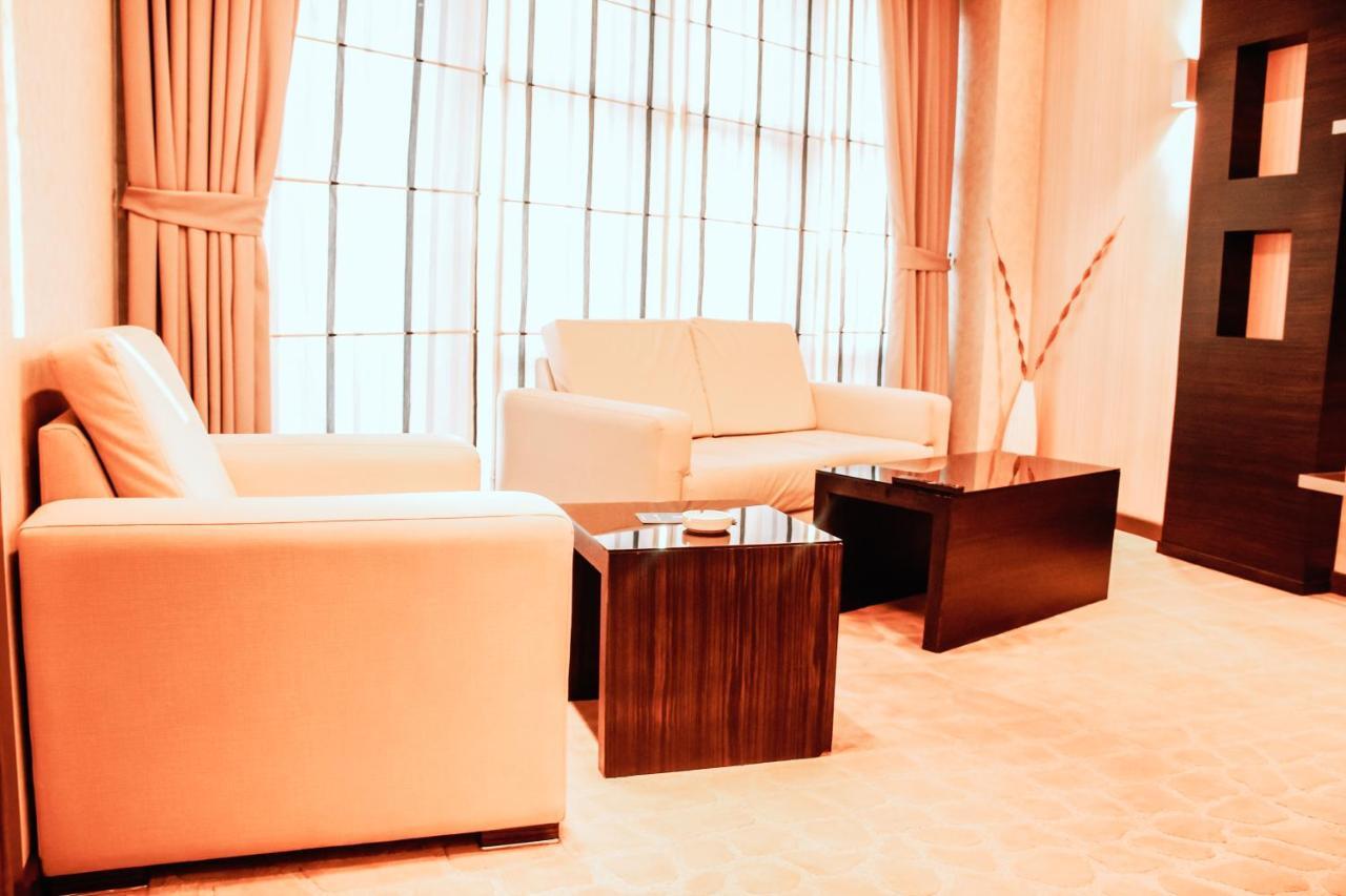 Iron Hotel Hokmeli Ngoại thất bức ảnh