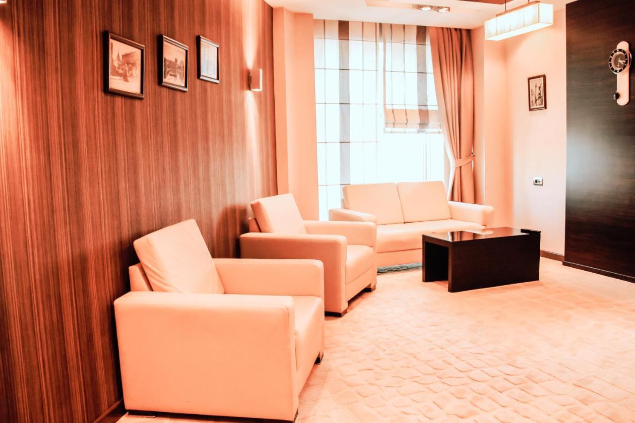 Iron Hotel Hokmeli Ngoại thất bức ảnh