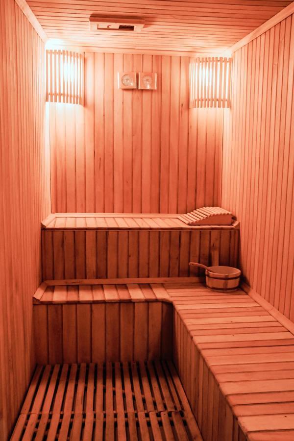 Iron Hotel Hokmeli Ngoại thất bức ảnh