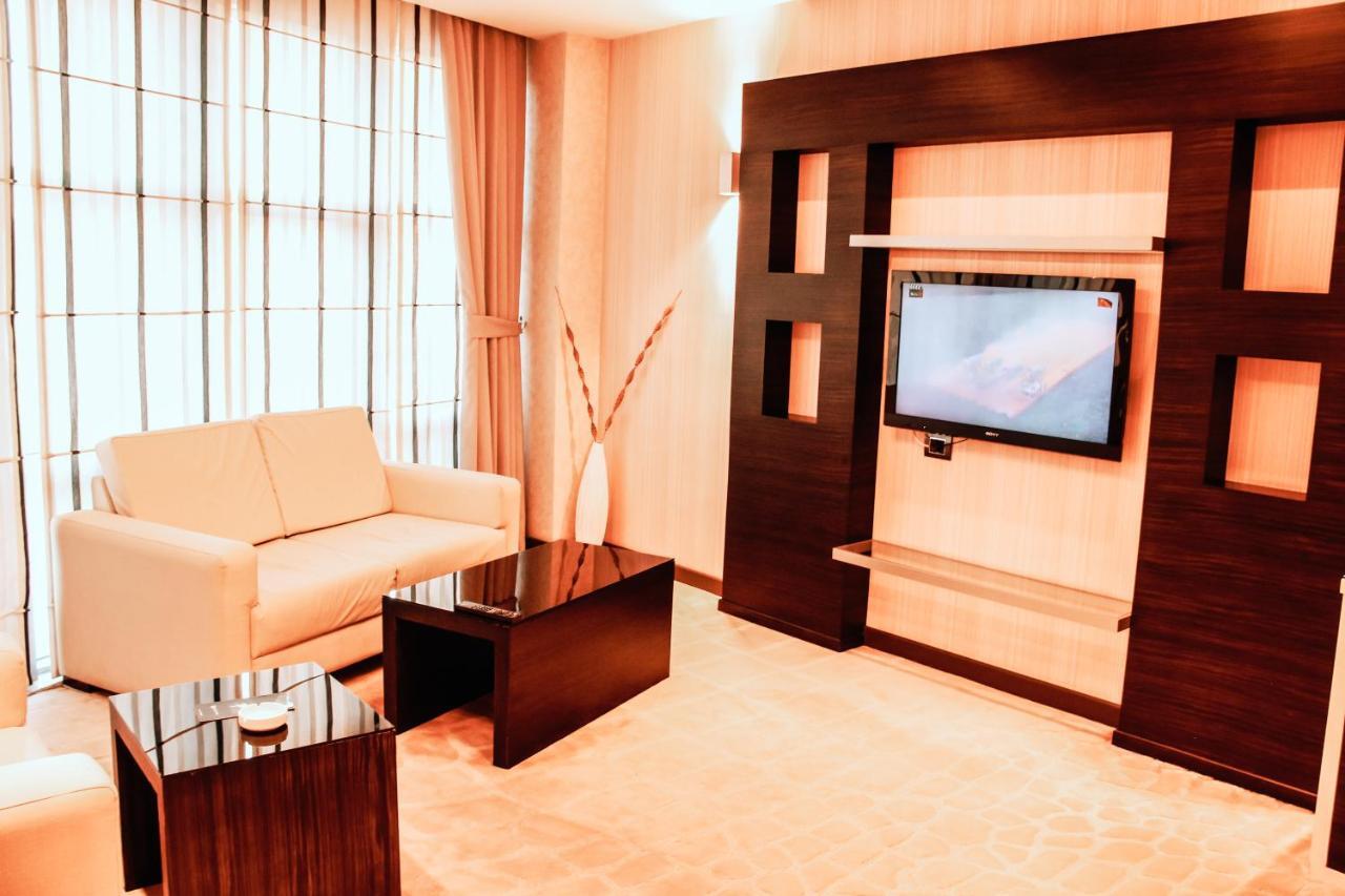 Iron Hotel Hokmeli Ngoại thất bức ảnh